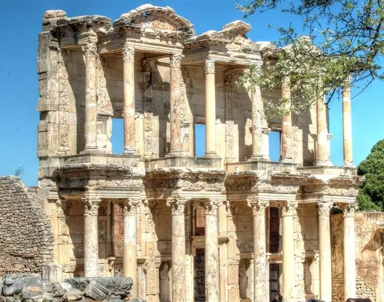 Celsus Library and Its Statues: When it was Founded in Ephesus?